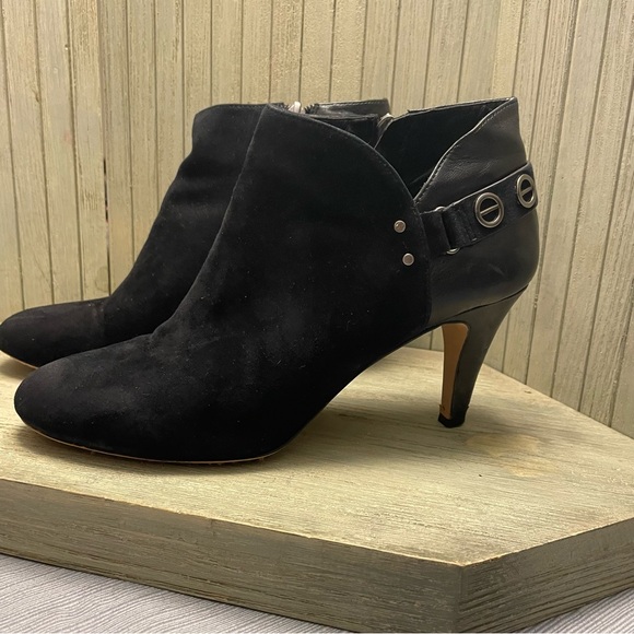 Vince Camuto Black Leather & Suede Heeled Booties 8M - Picture 1 of 13